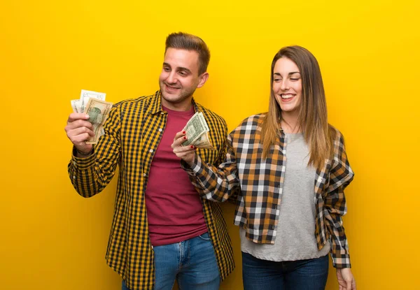 Pareja San Valentín Tomando Montón Dinero —  Fotos de Stock