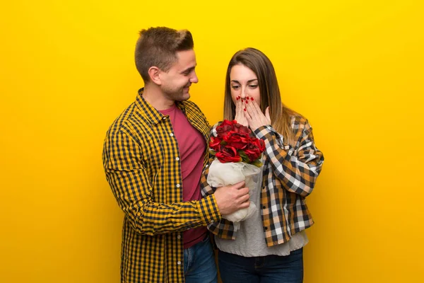 Couple Dans Saint Valentin Avec Des Fleurs — Photo