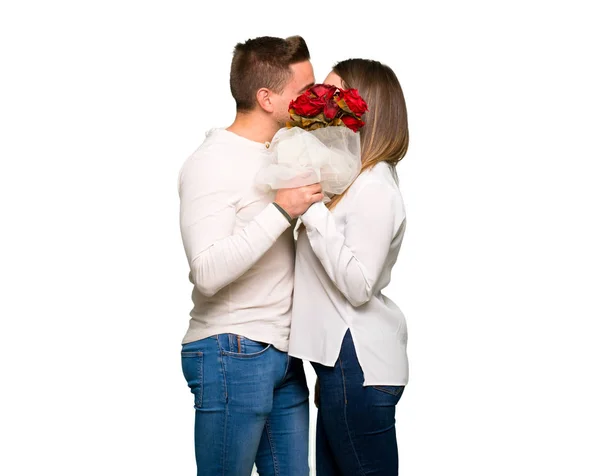 Couple Dans Saint Valentin Avec Des Fleurs Des Baisers — Photo