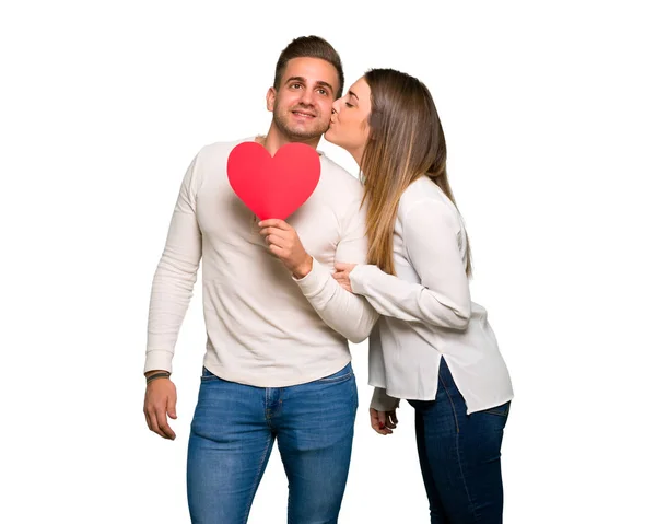 Pareja Día San Valentín Sosteniendo Símbolo Del Corazón Besándose — Foto de Stock