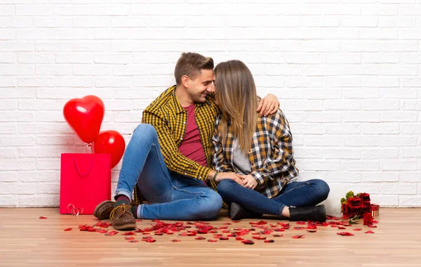 Pareja Día San Valentín Interiores Con Expresión Feliz —  Fotos de Stock