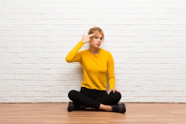 Genç kız intihar jest yapma sorunları katta oturan