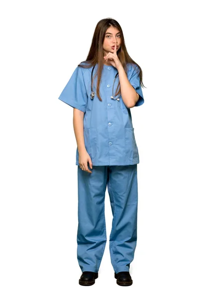 Ganzkörperaufnahme Einer Jungen Krankenschwester Die Ein Zeichen Der Stille Zeigt — Stockfoto