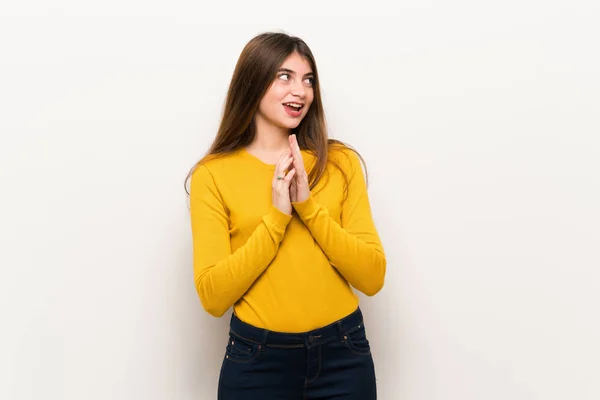 Young Woman Yellow Sweater Scheming Something — Stock Photo, Image