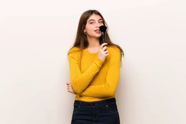 Joven Chica Bonita Con Cepillo Maquillaje —  Fotos de Stock