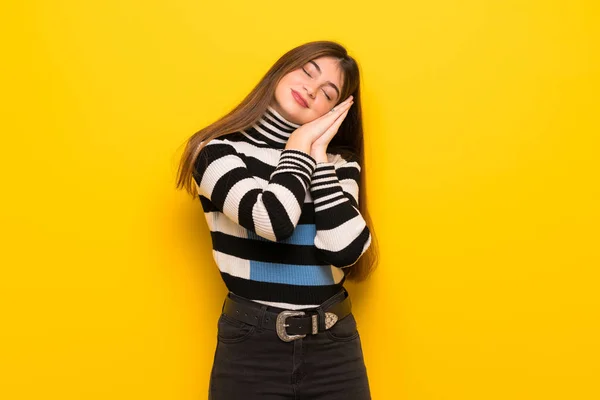 Young Woman Yellow Wall Making Sleep Gesture Dorable Expression — Stock Photo, Image