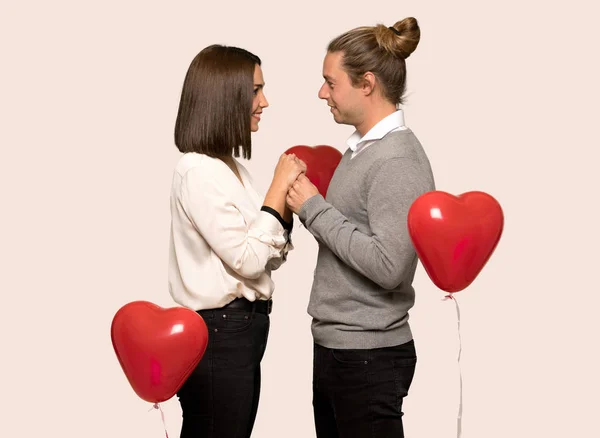 Casal Feliz Dia Dos Namorados Sobre Fundo Isolado — Fotografia de Stock