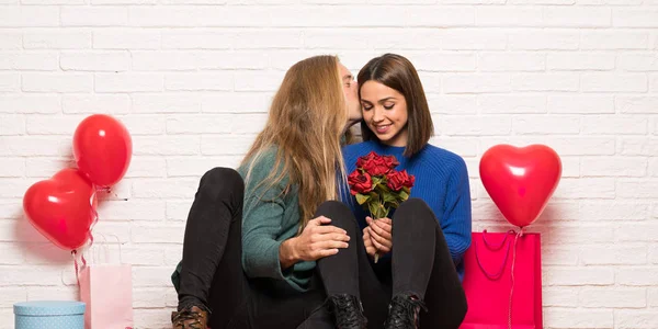Paar Valentinstag Mit Blumen — Stockfoto