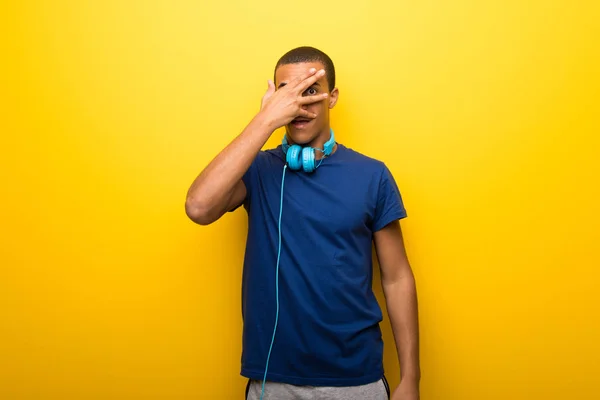 African American Man Blue Shirt Yellow Background Surprise Shocked Facial — Stock Photo, Image