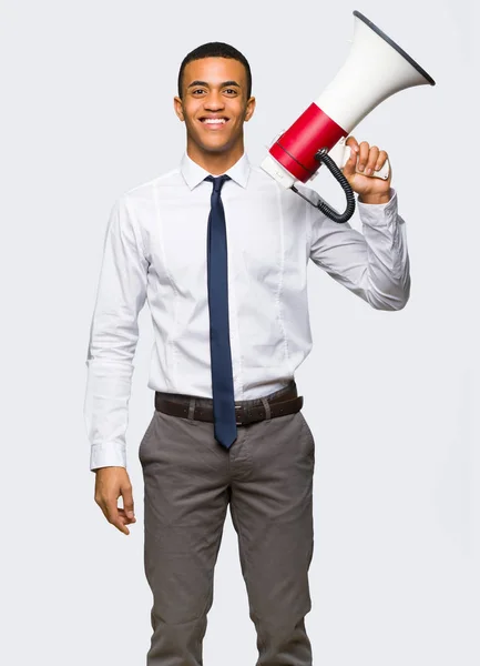 Joven Empresario Afroamericano Sosteniendo Megáfono Sobre Fondo Aislado — Foto de Stock