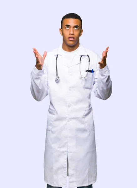 Giovane Afro Americano Uomo Medico Frustrato Una Brutta Situazione Sfondo — Foto Stock
