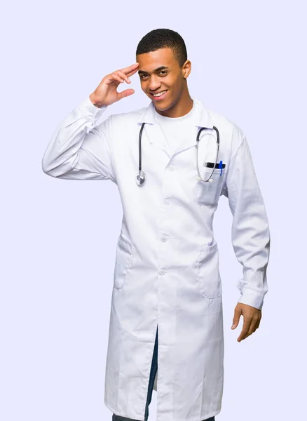 Dokter Van Jonge Afro Amerikaanse Man Die Met Hand Geïsoleerde — Stockfoto