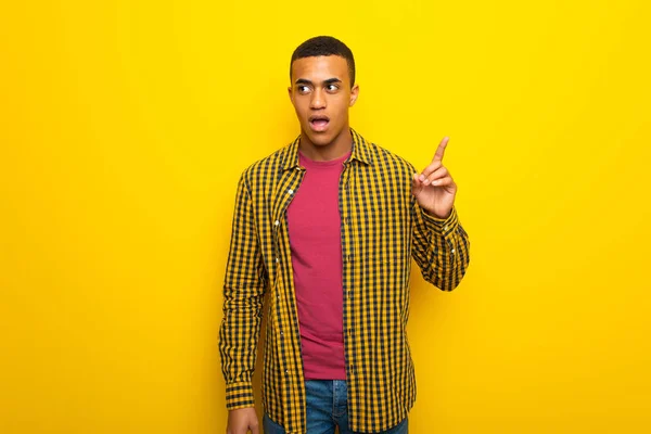 Young Afro American Man Yellow Background Thinking Idea Pointing Finger — Stock Photo, Image