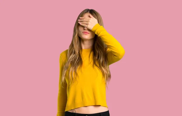 Young Girl Yellow Sweater Covering Eyes Hands Want See Something — Stock Photo, Image