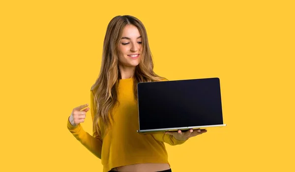 Young Girl Yellow Sweater Showing Laptop Isolated Yellow Background — Stock Photo, Image