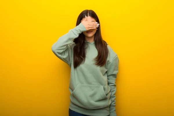 Teenager Girl Green Sweatshirt Yellow Background Covering Eyes Hands Want — Stock Photo, Image