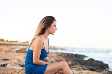 Deniz seyir genç kız