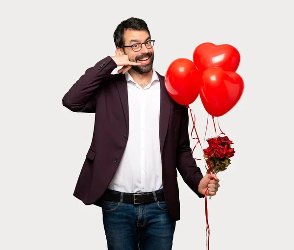 Человек День Святого Валентина Делает Телефонный Жест Обратный Звонок Изолированном — стоковое фото