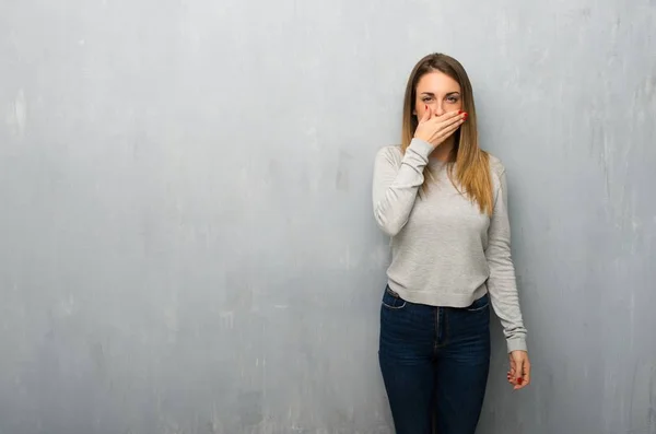 Young Woman Textured Wall Covering Mouth Hands Saying Something Inappropriate — Stock Photo, Image