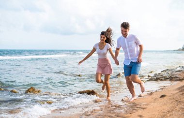 Açık havada hızlı koşma vasıl genç Çift