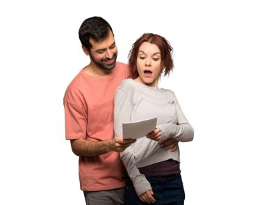 Sevgililer Günü Sevgililer günü kartı izole beyaz zemin üzerine çift