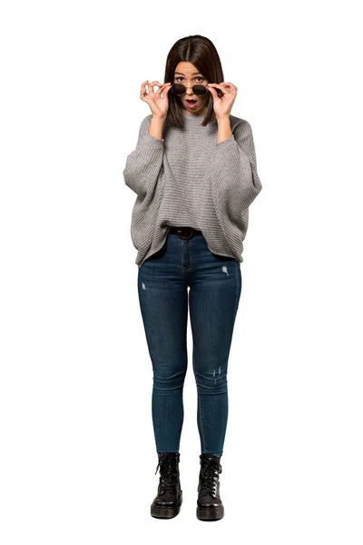 Eine Ganzkörperaufnahme Einer Jungen Frau Mit Brille Und Überrascht Über — Stockfoto