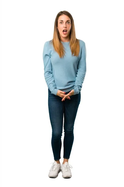 Volledige Lichaam Van Blonde Vrouw Met Blauwe Shirt Verrast Geschokt — Stockfoto
