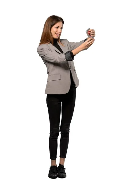 Bir Selfie Izole Beyaz Arka Plan Üzerinde Yapım Bir Kadını — Stok fotoğraf