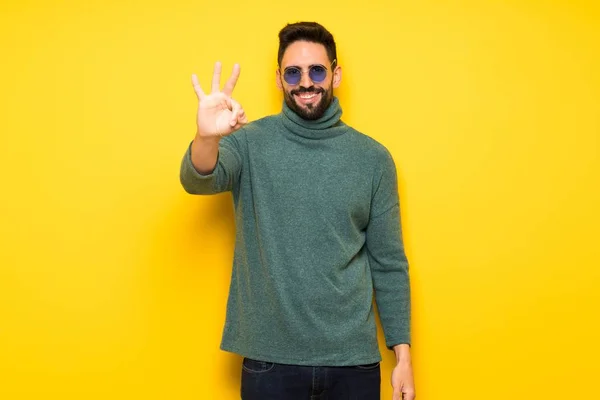 Bel Homme Avec Des Lunettes Soleil Heureux Compter Trois Avec — Photo