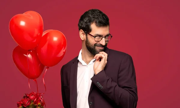 Человек День Святого Валентина Планирует Красном Фоне — стоковое фото