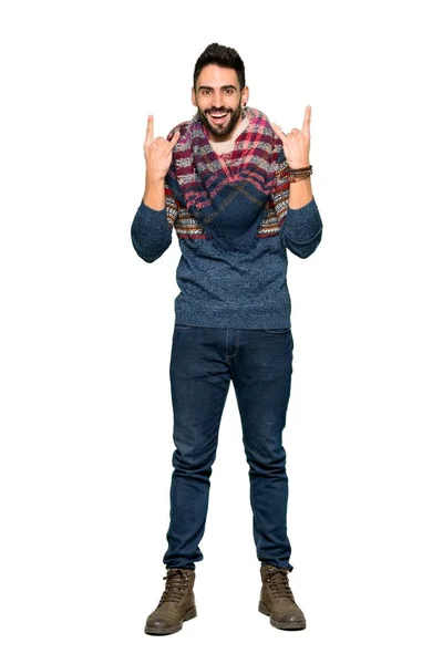 Полнометражный Снимок Человека Хиппи Делающего Рок Жест Изолированном Белом Фоне — стоковое фото