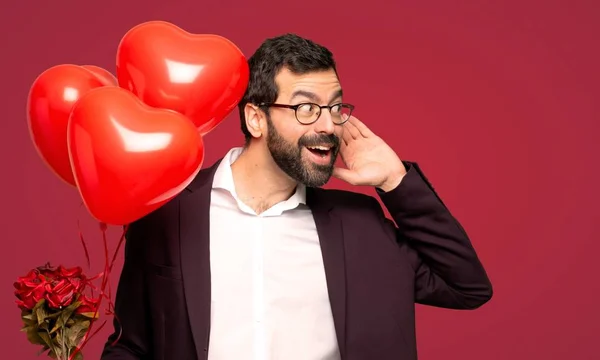 Hombre Día San Valentín Escuchando Algo Poniendo Mano Oreja Sobre —  Fotos de Stock