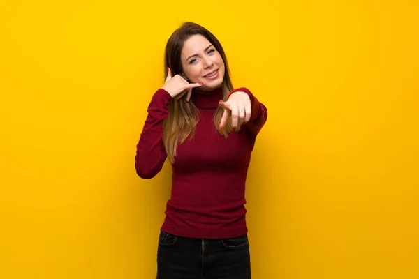 Woman Turtleneck Yellow Wall Making Phone Gesture Pointing Front — Stock Photo, Image