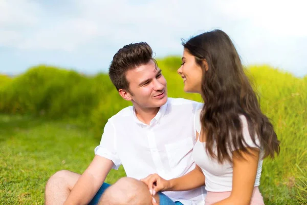 Happy Young Couple Outdoors — Stock Photo, Image