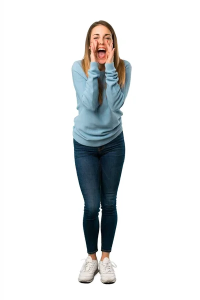Pieno Corpo Donna Bionda Con Camicia Blu Urlando Annunciando Qualcosa — Foto Stock