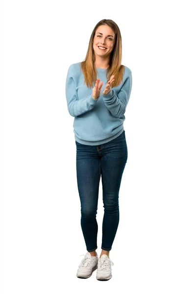 Cuerpo Completo Mujer Rubia Con Camisa Azul Aplaudiendo Después Presentación — Foto de Stock