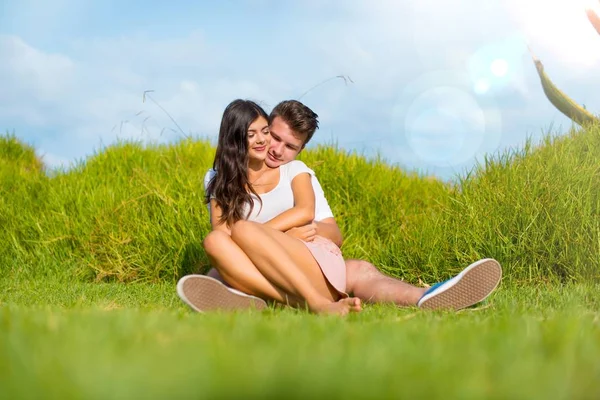 Happy Young Couple Outdoors Hugging — Stock Photo, Image