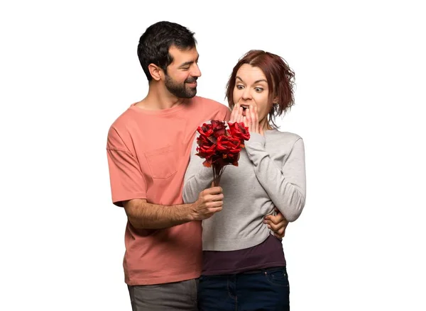 Pareja Día San Valentín Con Flores Sobre Fondo Blanco Aislado —  Fotos de Stock
