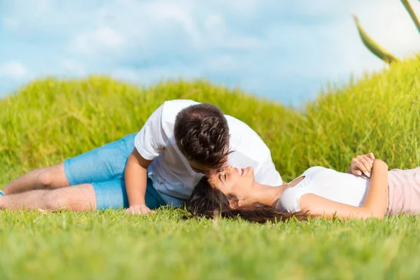 Happy Young Couple Outdoors — Stock Photo, Image