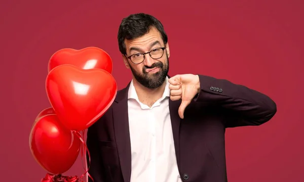 Man Valentine Dag Weergegeven Duim Omlaag Met Beide Handen Rode — Stockfoto