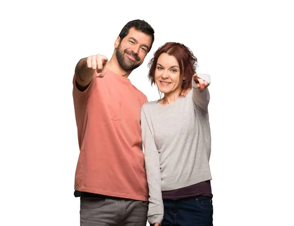 Paar Valentijn Wijst Vinger Met Een Vertrouwen Uitdrukking Geïsoleerde Witte — Stockfoto