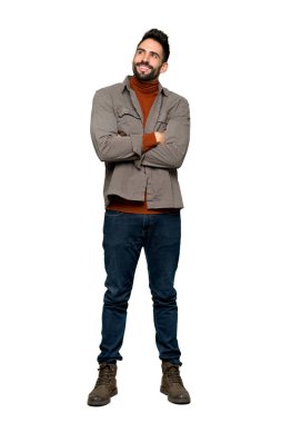 İzole beyaz arka plan üzerinde gülümseyen ararken sakallı yakışıklı adam tam uzunlukta atış