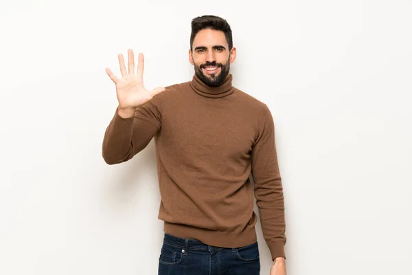 Schöner Mann Über Weiße Wand Der Mit Den Fingern Fünf — Stockfoto