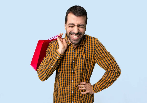Mannen Med Shoppingkassar Glad Och Leende Isolerade Blå Bakgrund — Stockfoto