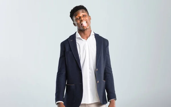 Stilig Afroamerikanska Man Bär Jacka Som Visar Tungan Kameran Har — Stockfoto