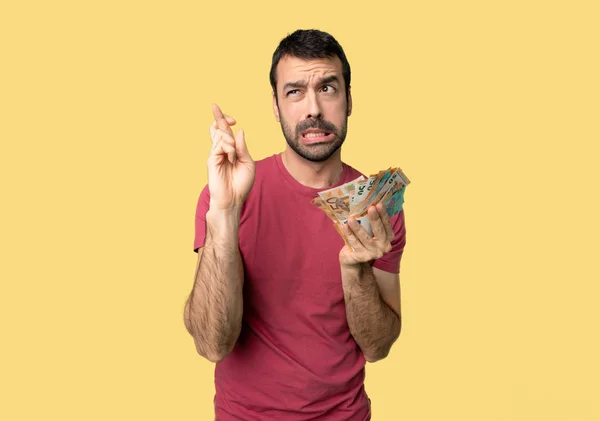Hombre Tomando Montón Dinero Con Los Dedos Cruzando Deseando Mejor —  Fotos de Stock