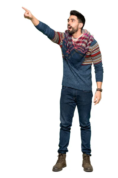 Full Length Schot Van Hippie Man Weg Wijzen Geïsoleerde Witte — Stockfoto