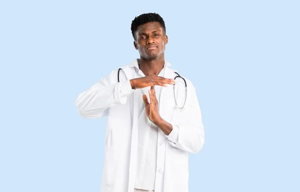 Medico Afroamericano Che Gesto Stop Con Mano Fermare Atto Uno — Foto Stock