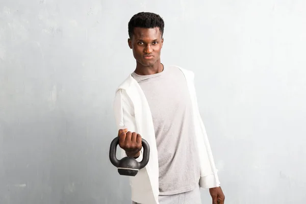 Afrika American Sportman Dengan Kettlebell — Stok Foto