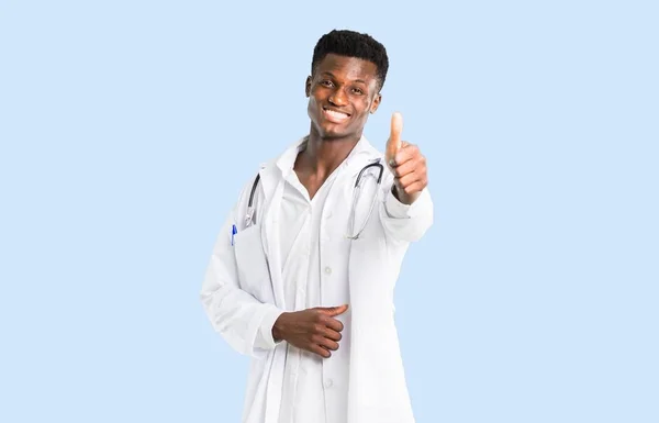 Afro Amerikai Orvos Hogy Egy Remek Gesztus Mosolygott Mert Valami — Stock Fotó